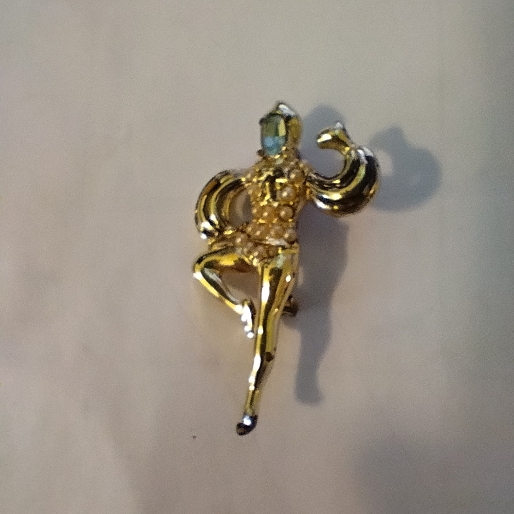 Dancing People Brooches Gold and Pink - Picture 6 of 7